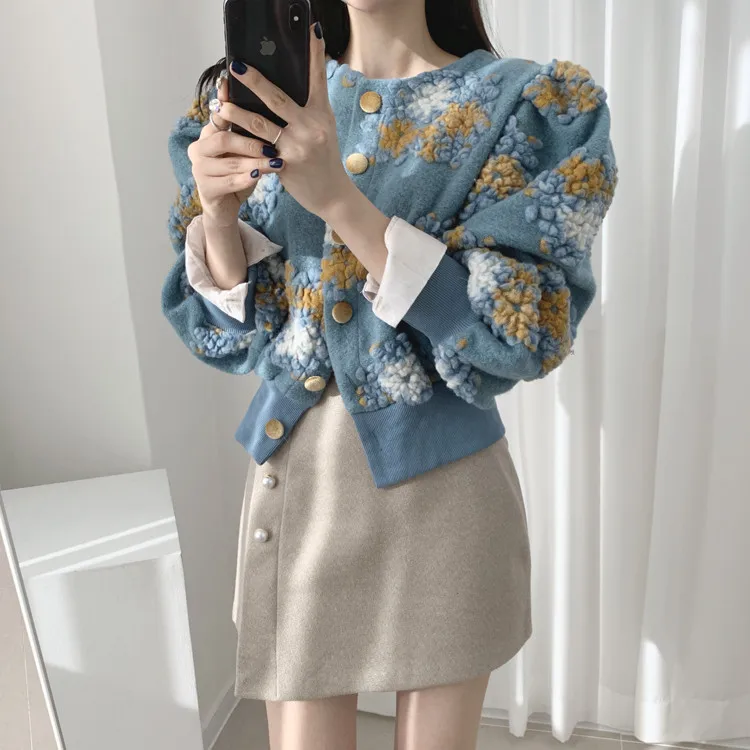 2021 Winter Fashion Women's Round Neck Retro Three-dimensional Flower Single-breasted Lantern Sleeve Waist Short Coat