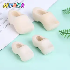 1Pair 1/12 Dollhouse Miniature Wooden Shoes Simulation Model Dolls Accessories for Kids Child Girl Pretend Play Toys