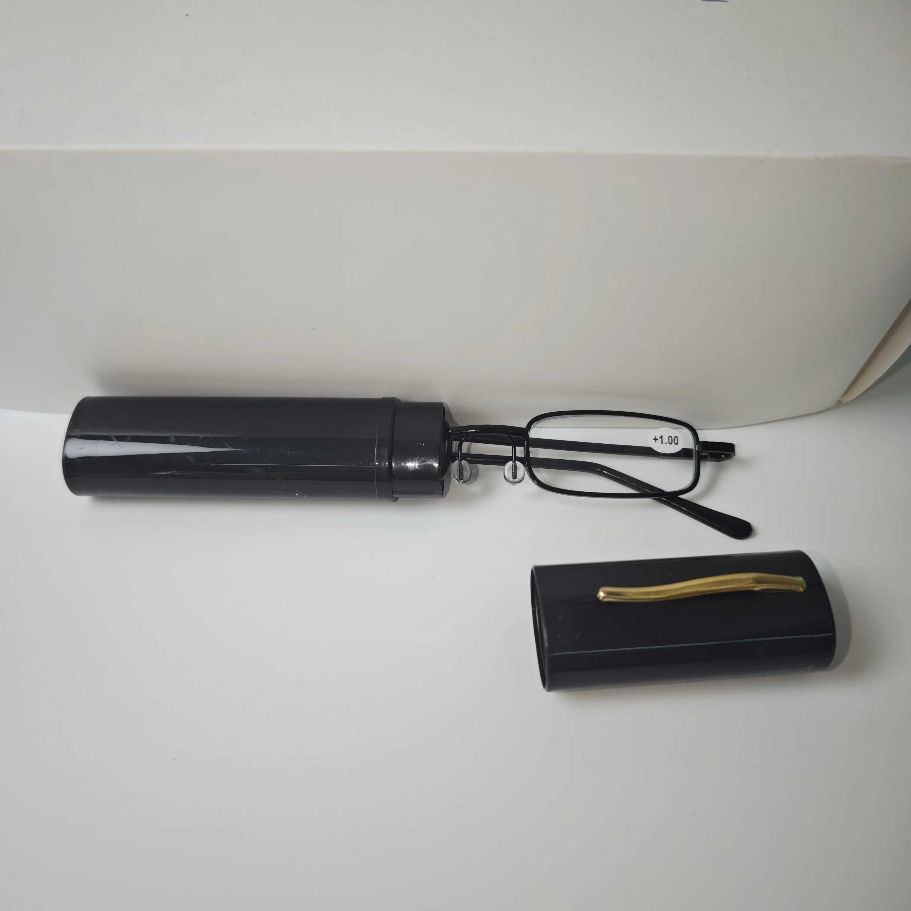 Ultralight Metal Frame Anti-Blue Light Reading Glasses with HD Lenses and Portable Pen Holder