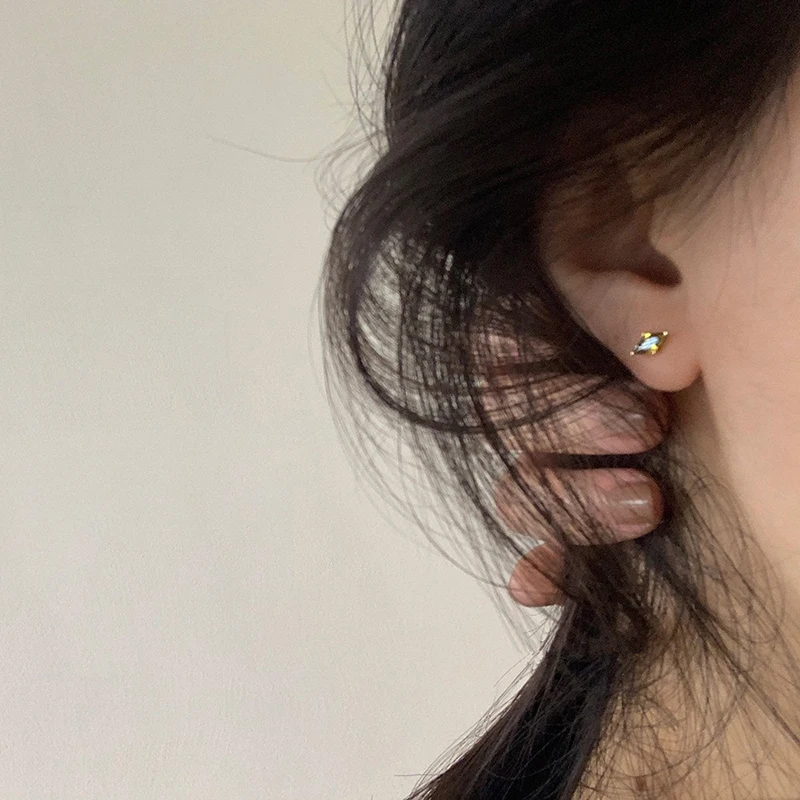 New In Fresh Olive Green Zircon Piercing Earring Simple Geometry Small Ear Stud Earrings for Women Party Jewelry Gifts