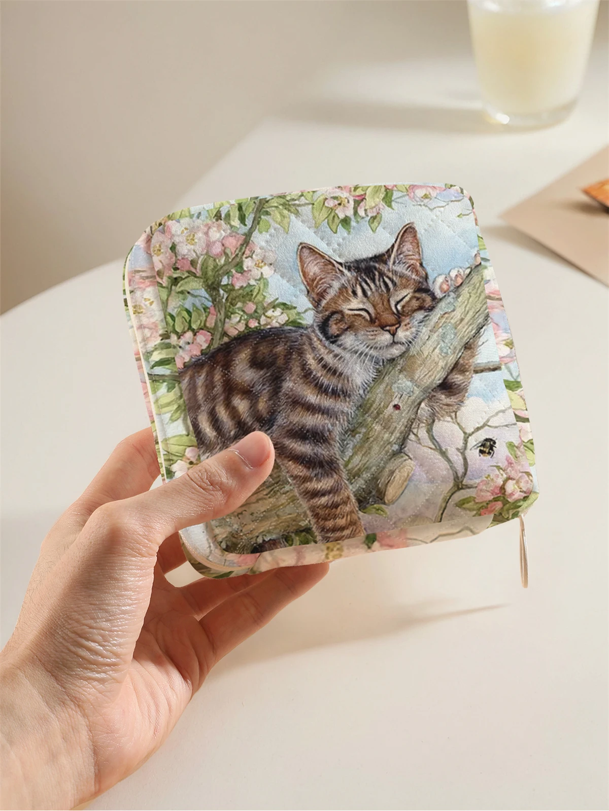 1 portable sanitary napkin storage bag, made of kitten pattern and diamond mesh material, lightweight women's tissue bag