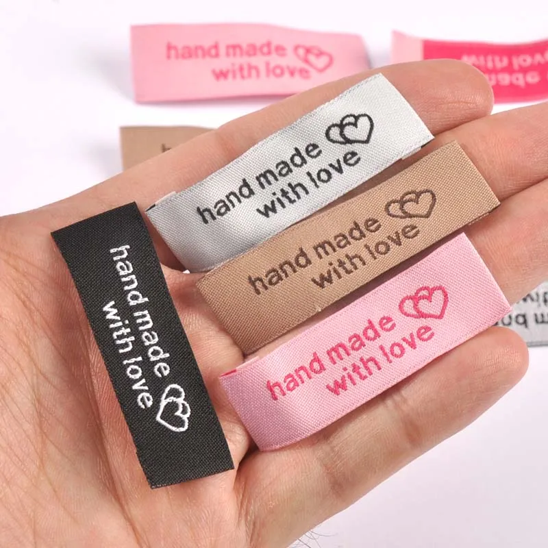 120 Etichette Tessuto Fatte A Mano Con Amore - 4x2 Cm - Etichette In Cotone Per Cucito, Abbigliamento, Artigianato E Personalizzazioni