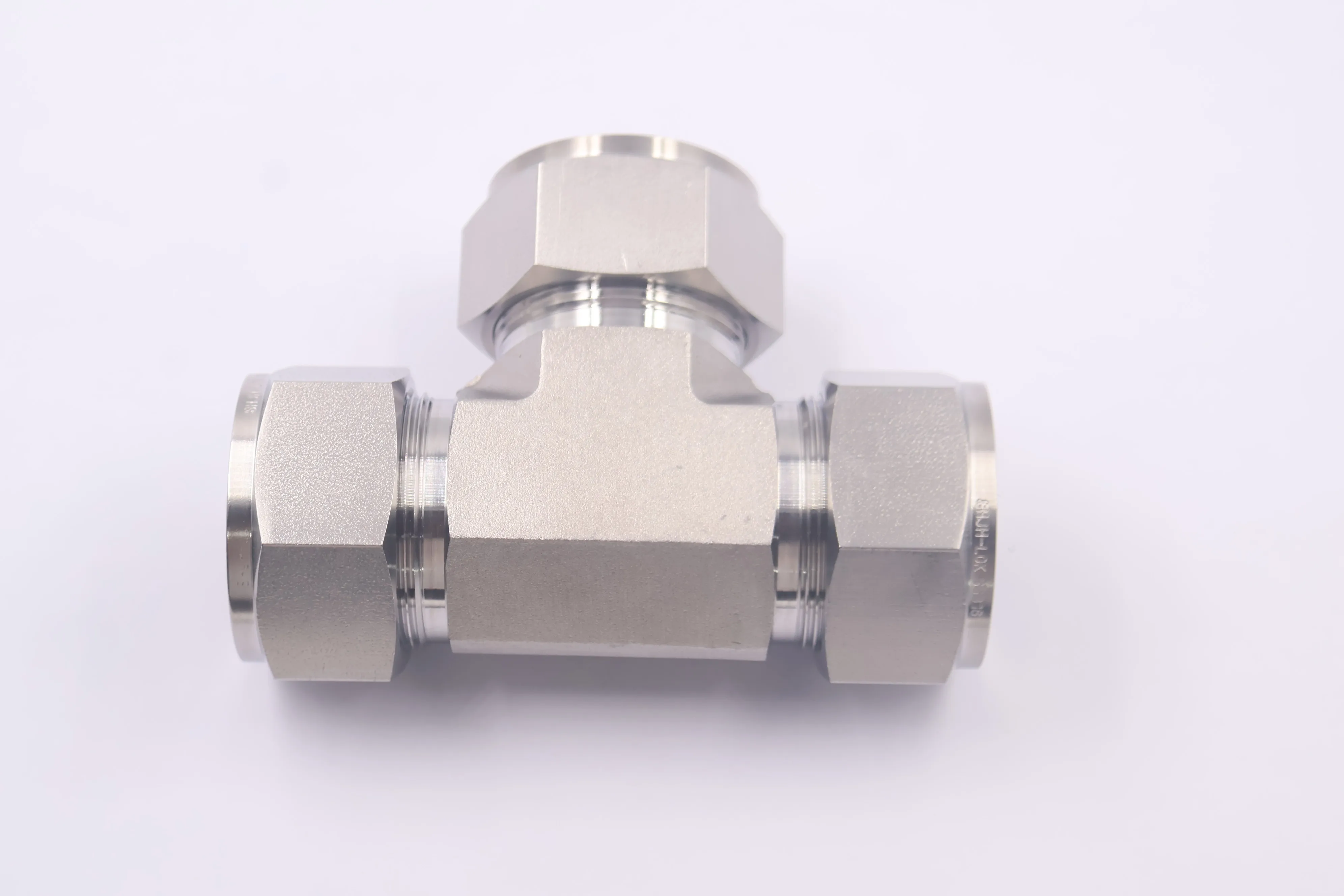 SS-1610-3, Stainless Steel Tube Fitting, Union Tee, 1 in. Tube OD, Can Combination with Swagelok