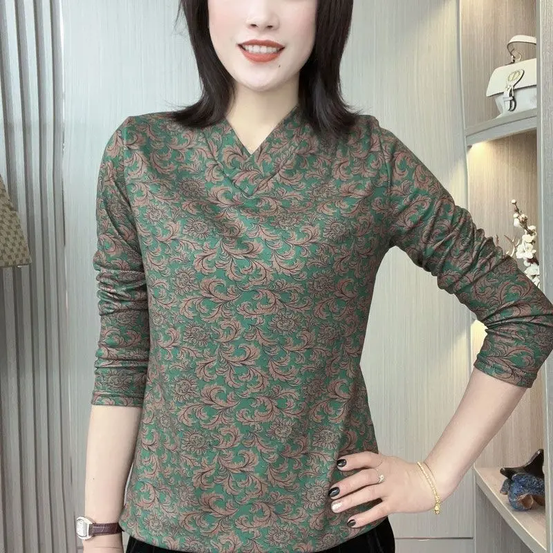 

Women's Autumn Winter Fashionable Elegant V-neck Pullover Long Sleeved Printed Bottom Shirt Casual Versatile Western-style Tops