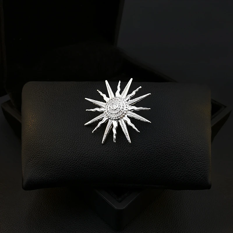 Luxury Sunlight Brooch Design Sense Niche Fashion Men and Women Suit Accessories Chest Anti-Exposure Neckline Pin Jewelry  5261