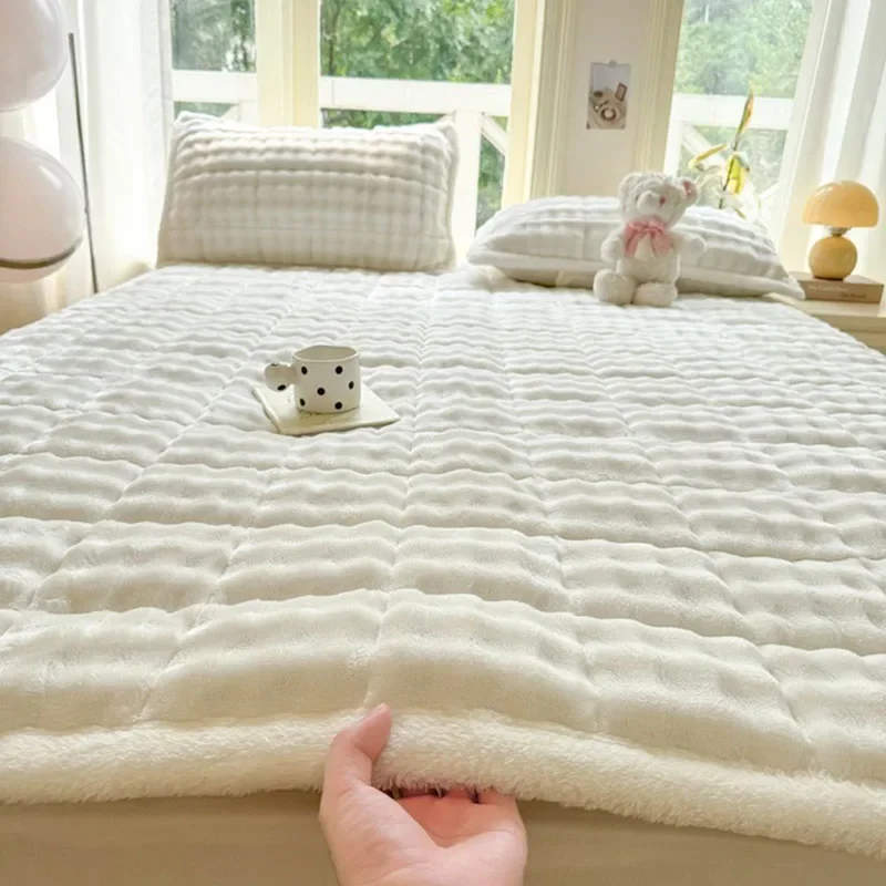 Luxurious Winter Faux Rabbit Fur Quilted Mattress Topper - Ultra-Soft Milk Velvet Tatami Mat for Ultimate Warmth and Comfort