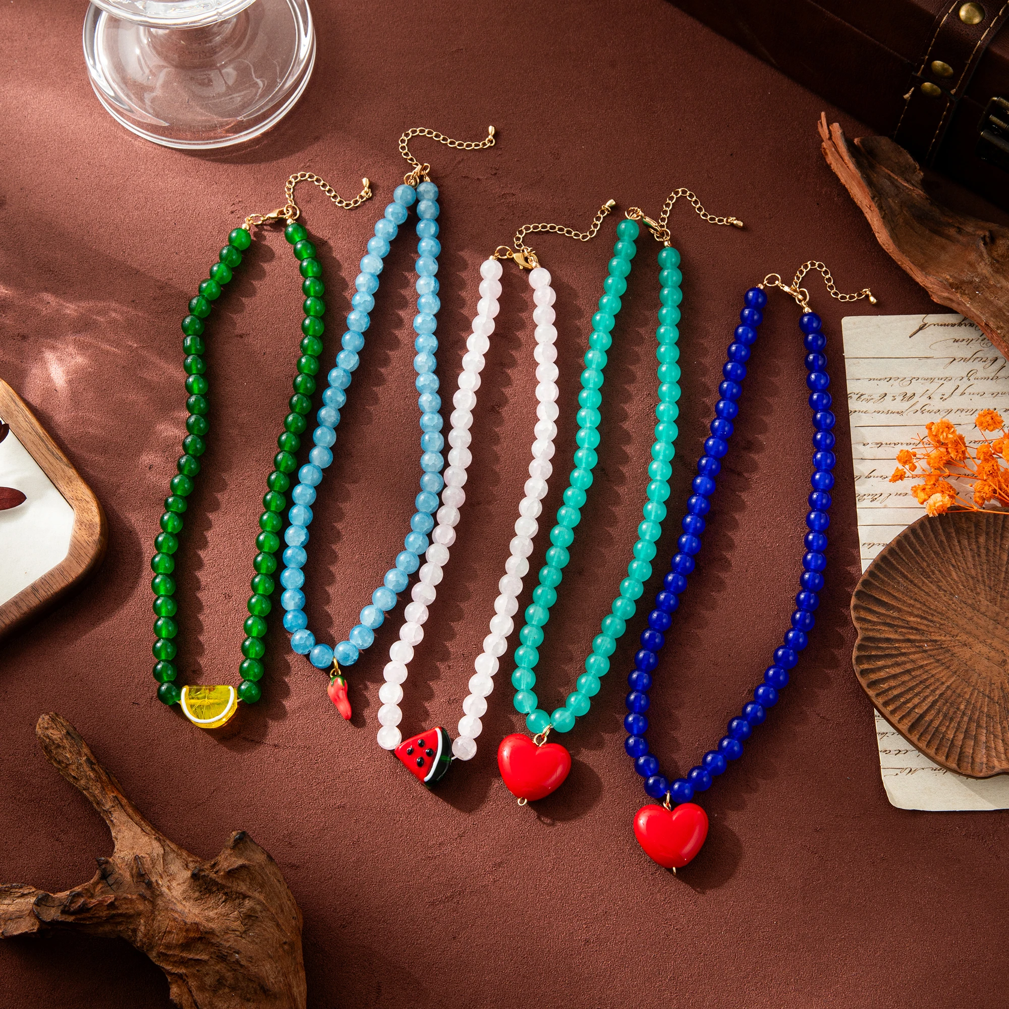 Bunte Glasperlen-Halskette für Frauen mit niedlichem Obst- und Herz-Anhänger Y2K-Schmuck