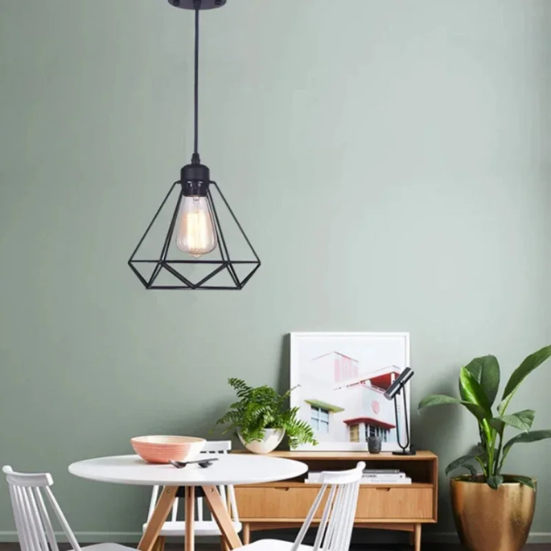 Hot Sale Nordic Modern Simple Modern Dining Room Pendant Lights Hanging Pendant Lamp Iron Metal Pendant Lighting Chandelier