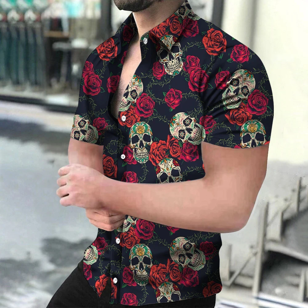 thumbnail image 1 of Camisa para hombre estilo hawaiano con estampado de calavera de terror, flores, cuello abatible, un solo botón, informal, para playa y resort, novedad de 2024, 1 of 5
