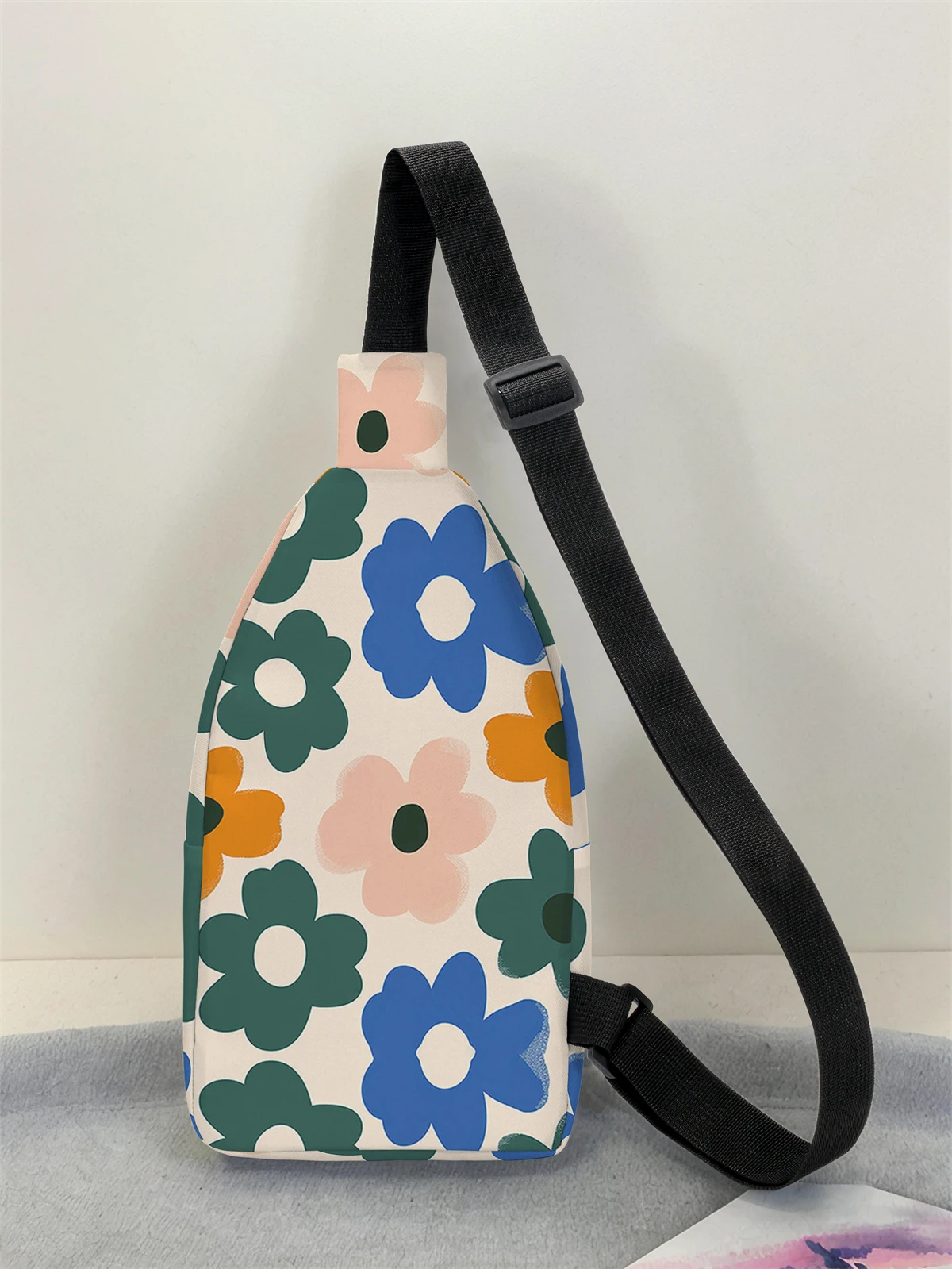 Flower patterned chest bag crossbody bag, multifunctional, lightweight and simple chest bag, suitable for travel and school