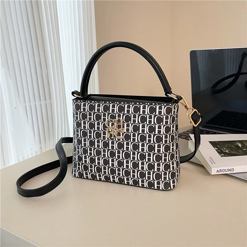 Borsa Tote Spaziosa per Donne in Vera Pelle, Qualità di Marca di Lusso, Collaborazione di Designer Famosi, Accessorio Elegante - immagine 2