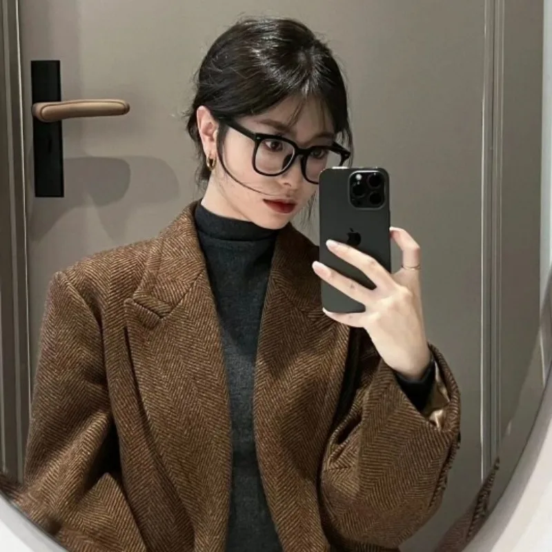 2024 Autumn Winter New Retro Herringbone Wool Coat for Women with Thick Temperament Hip Lapel Collar Long Tweed Jacket Clothing