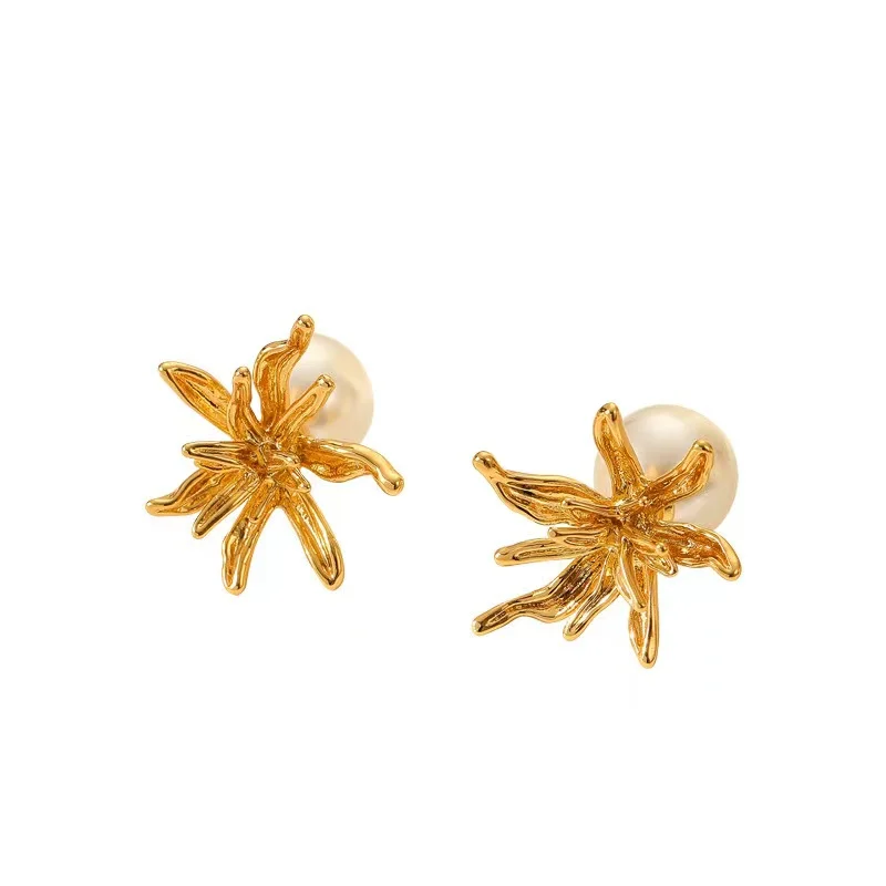 

Hyperbolic Flower Earrings with Pearl-shaped Earplug