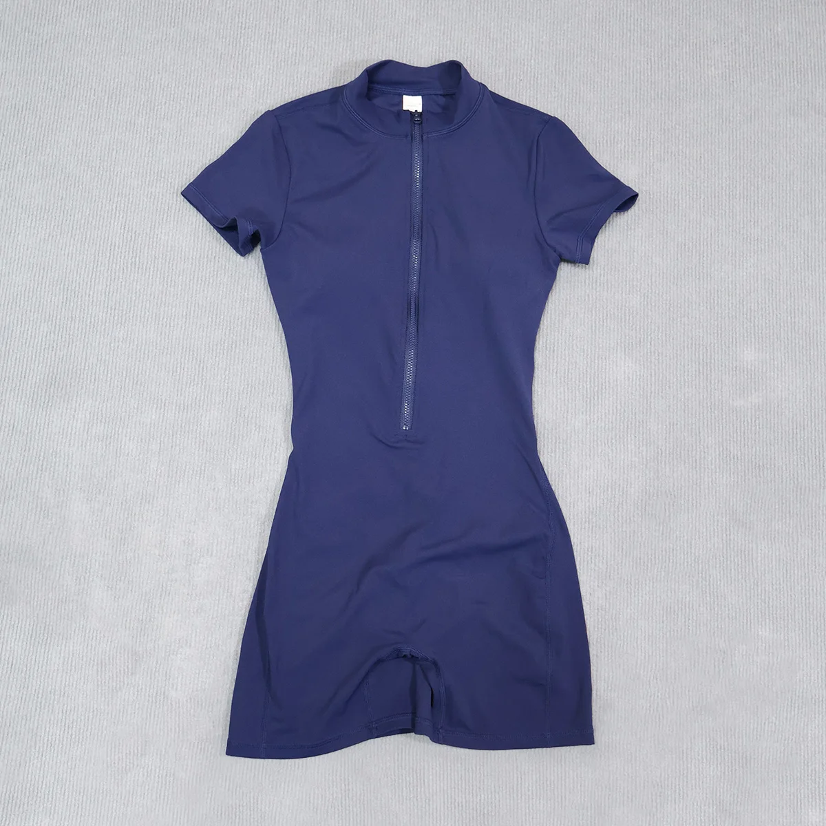 Damen Sommer Gym Jumpsuit Atmungsaktive Outdoor-Activewear mit Halb-Reißverschluss V-Rücken-Design Po-Lifting Fitness Sportoutfit – Detail 14