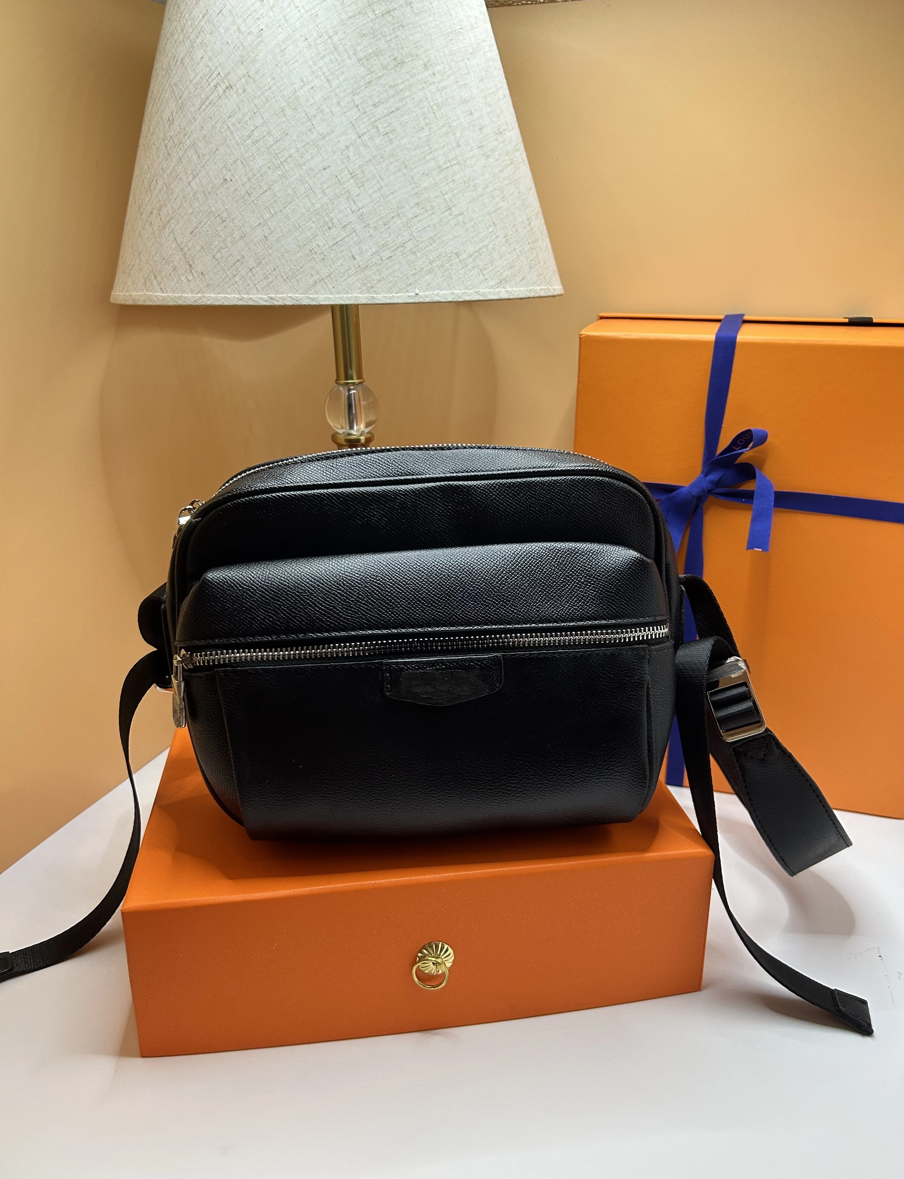 

New in Black Shoulder bag for Women Messenger Bag Crossbody bags Waist pack Luxury Designer JHBS brand Classic Fashion 2024