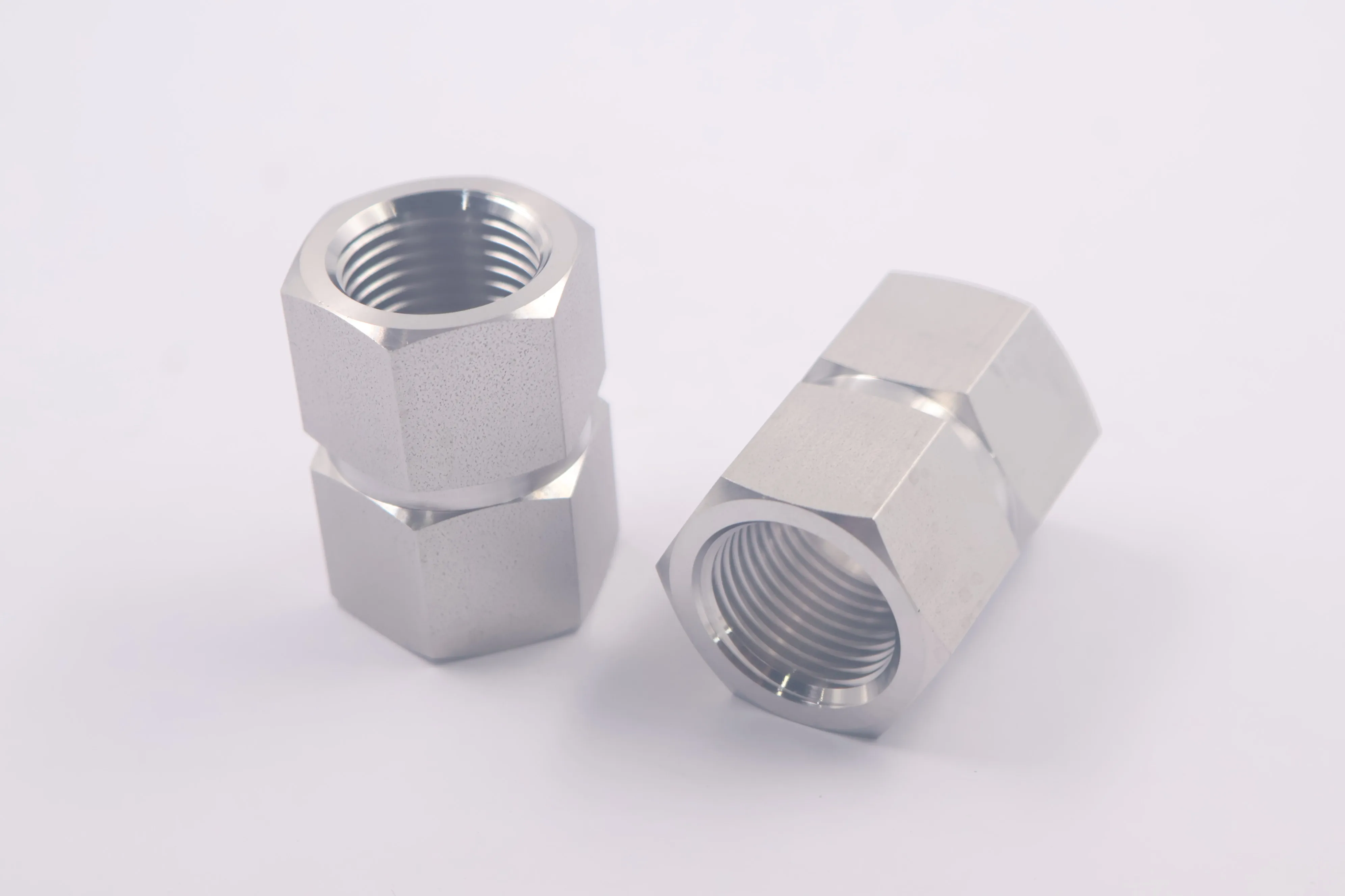 SS-8-HCG-RT, Stainless Steel Pipe Fitting, Hex Coupling, 1/2 in. Female ISO Tapered Thr