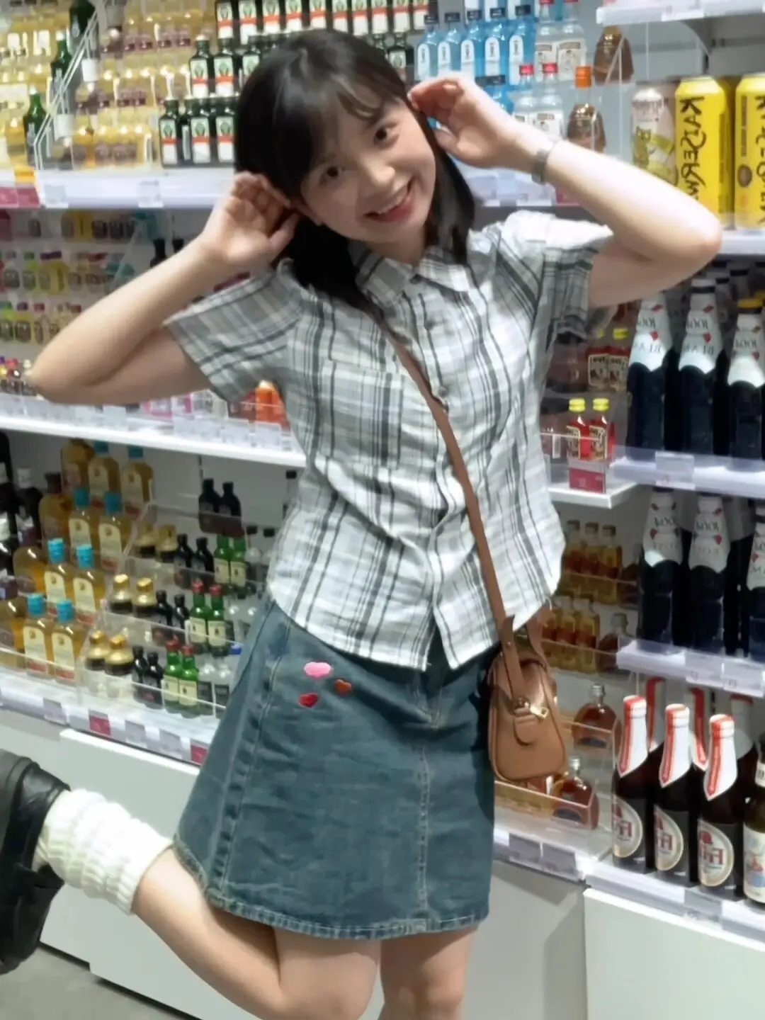 달콤한 멋진 소녀 빈티지 격자 무늬 짧은 소매 셔츠 여성 여름 새로운 틈새 디자인 감각 천 매운 소녀 자른 탑 