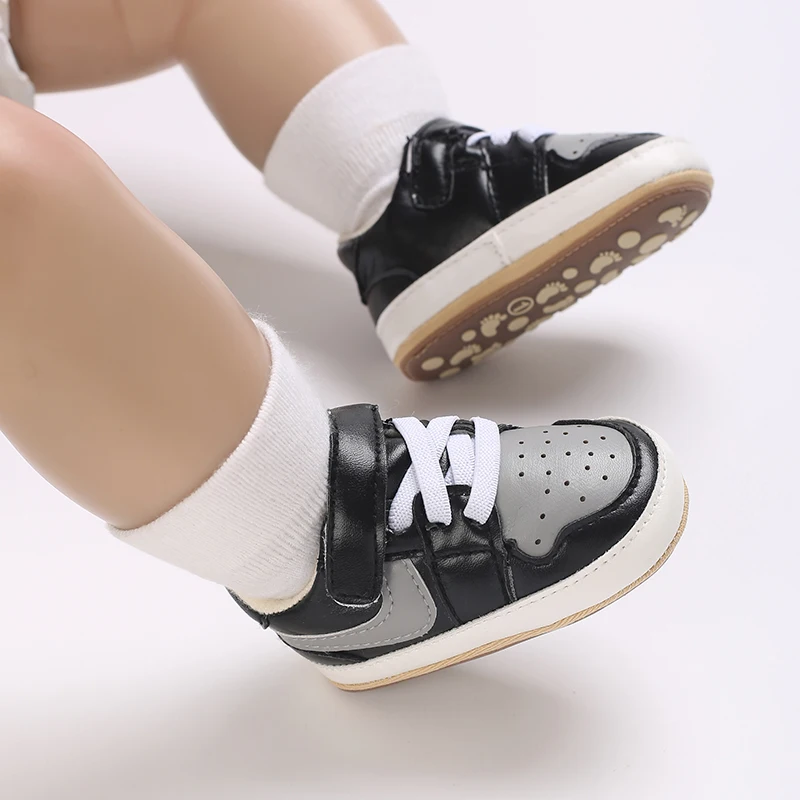 أحذية أطفال حديثي الولادة 0-18 متر للأولاد والبنات أحذية رياضية ملونة مطاطية من جلد البولي يوريثان متعددة الألوان أحذية رياضية كاجوال للمشاية الأولى