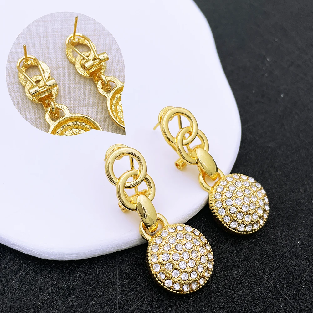 Pin by ()🖤Deep🖤() on Gold Earrings Design latest | Bridal gold jewellery  designs, Gold bridal jewellery sets, Gold jewels design