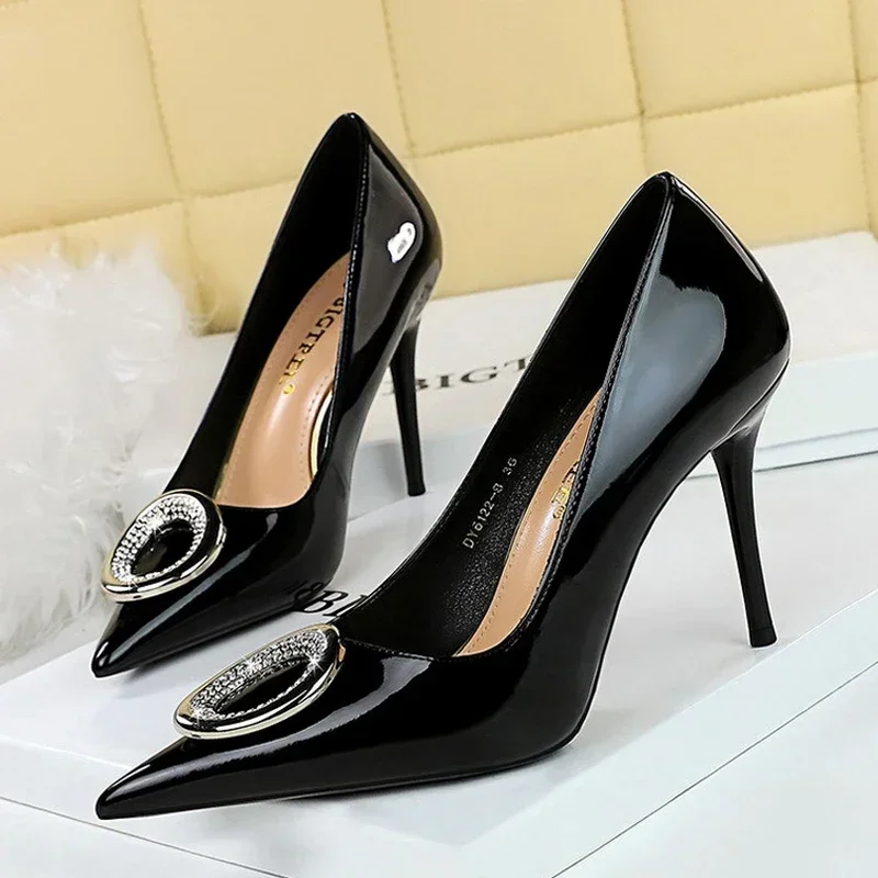 

Patent Leather Metal Decoration Women's Pumps Sexy Pointed Toe Thin Heels Wedding Shoes Zapatillas De Mujer