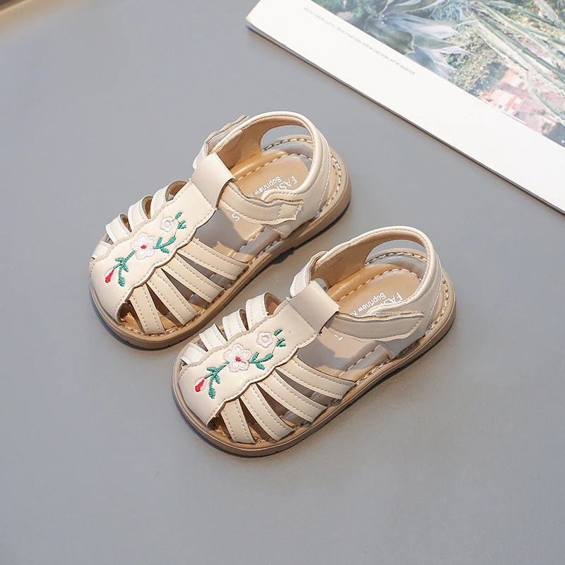 

Sweet Girls Sandals Summer New Children Cut-outs Flat Sandals Fashion Embroider Princess Causal Kids Walking Beach Sandals Soft