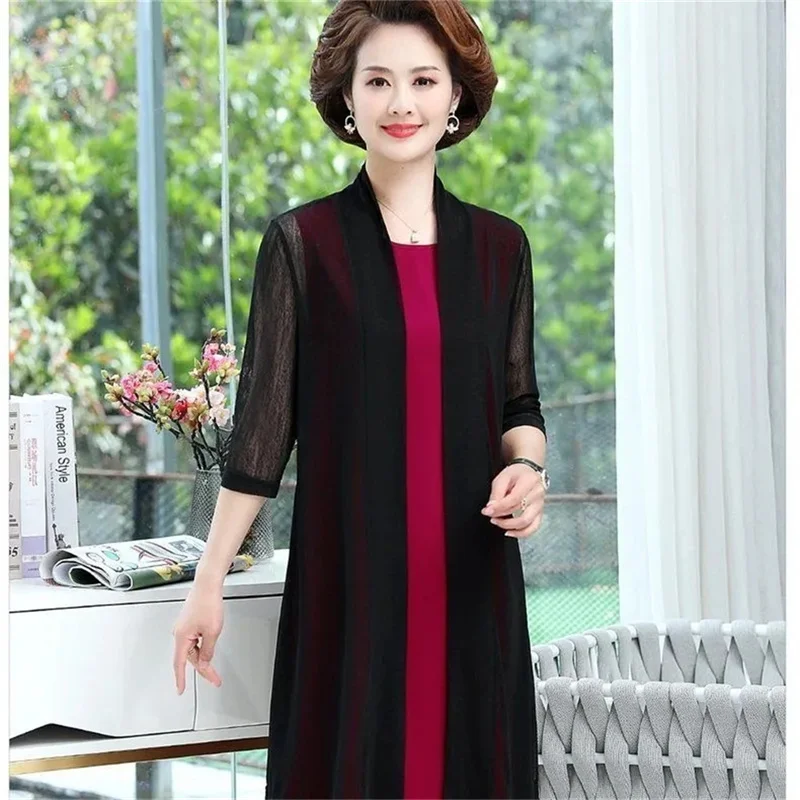 

Новинка 2022, женская летняя Солнцезащитная сетчатая верхняя одежда для женщин среднего возраста, шаль средней длины, пальто, кардиган для мам средней длины, Свободный Красный 5XL