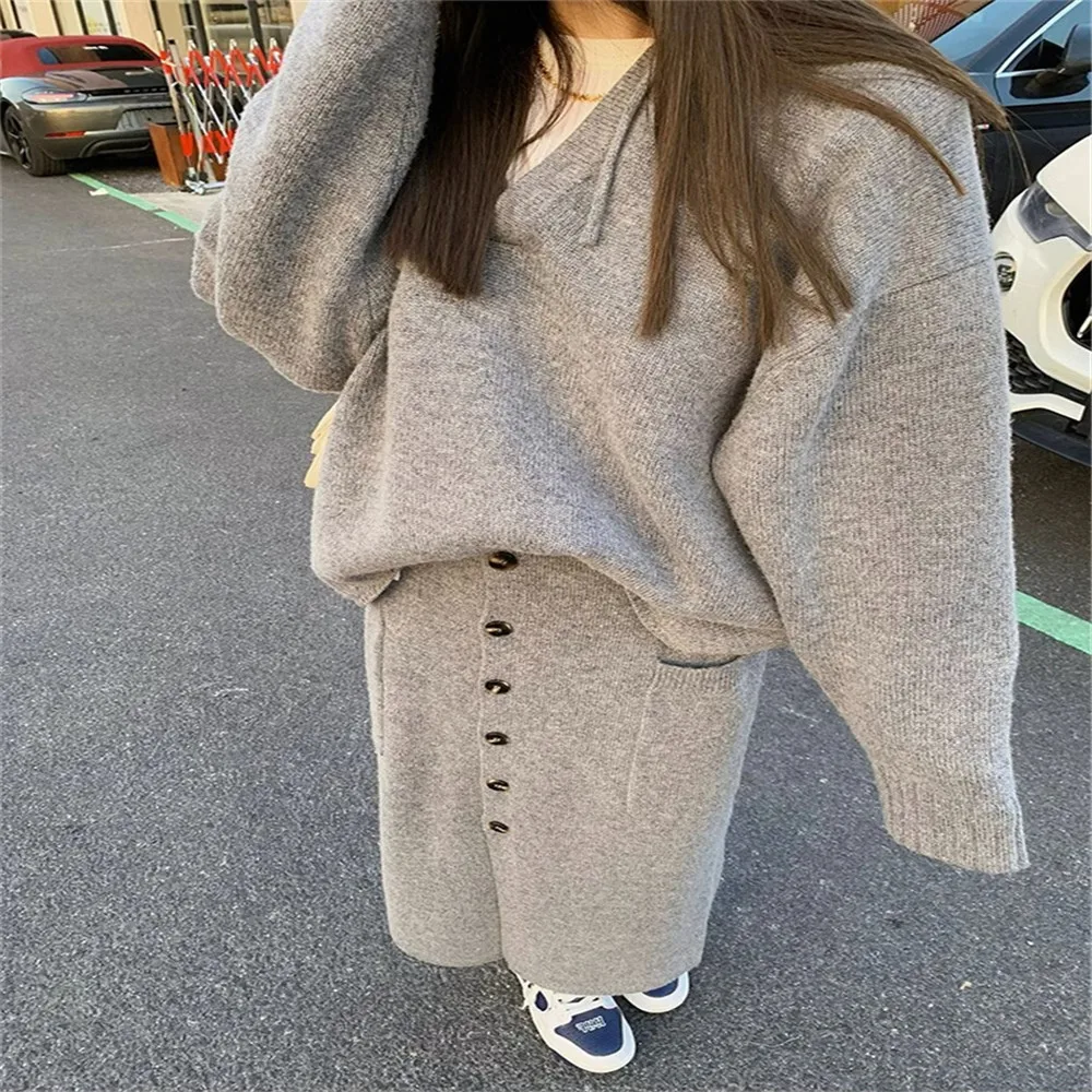 Рисунок 2 - Женский Вязаный топ с капюшоном и шерстяное платье