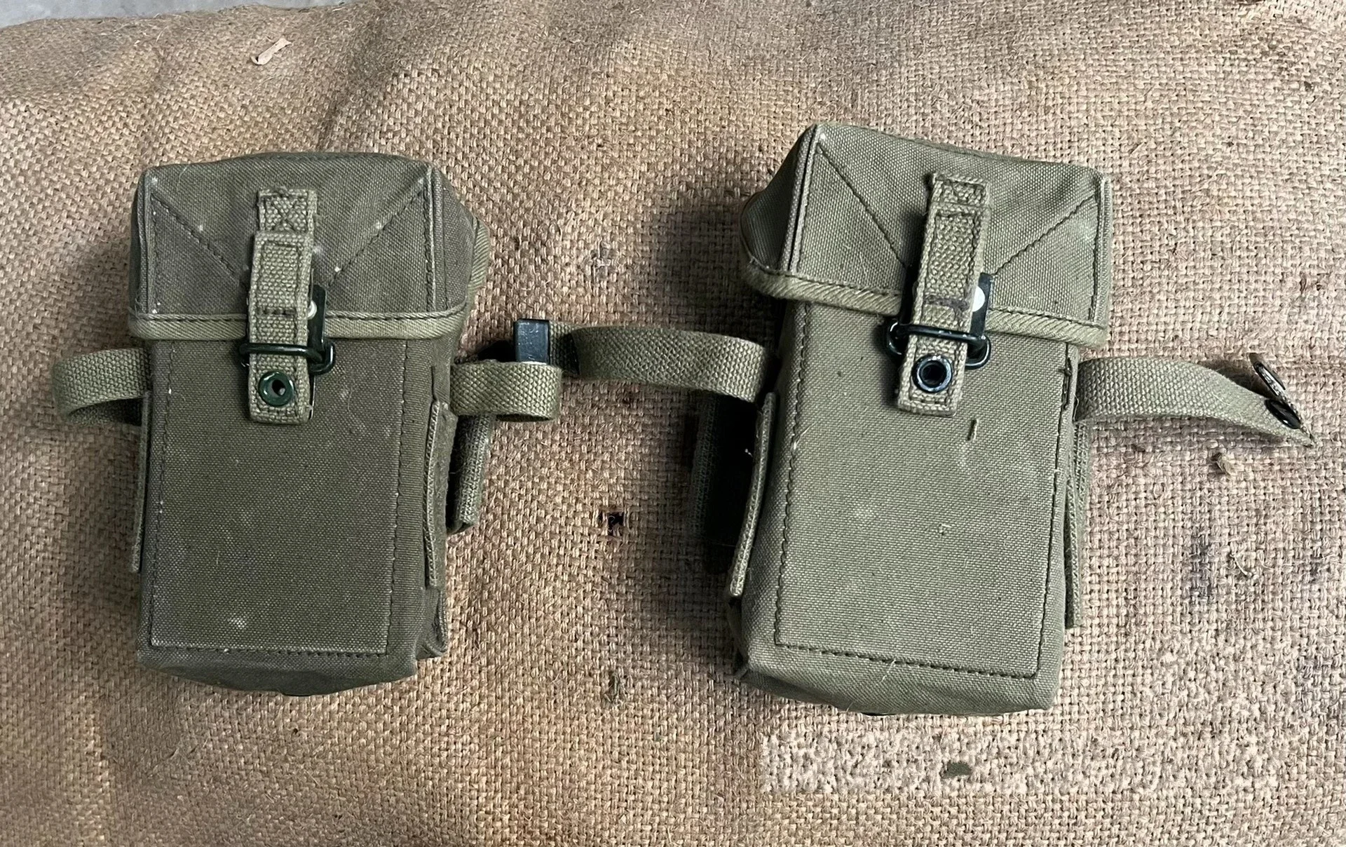 PAIR OF collectible GENUINE SCARCE SURPLUS VIETNAM WAR YEAR WW2 US ARMY CANVAS BELT AMMO POUCH 2PCS