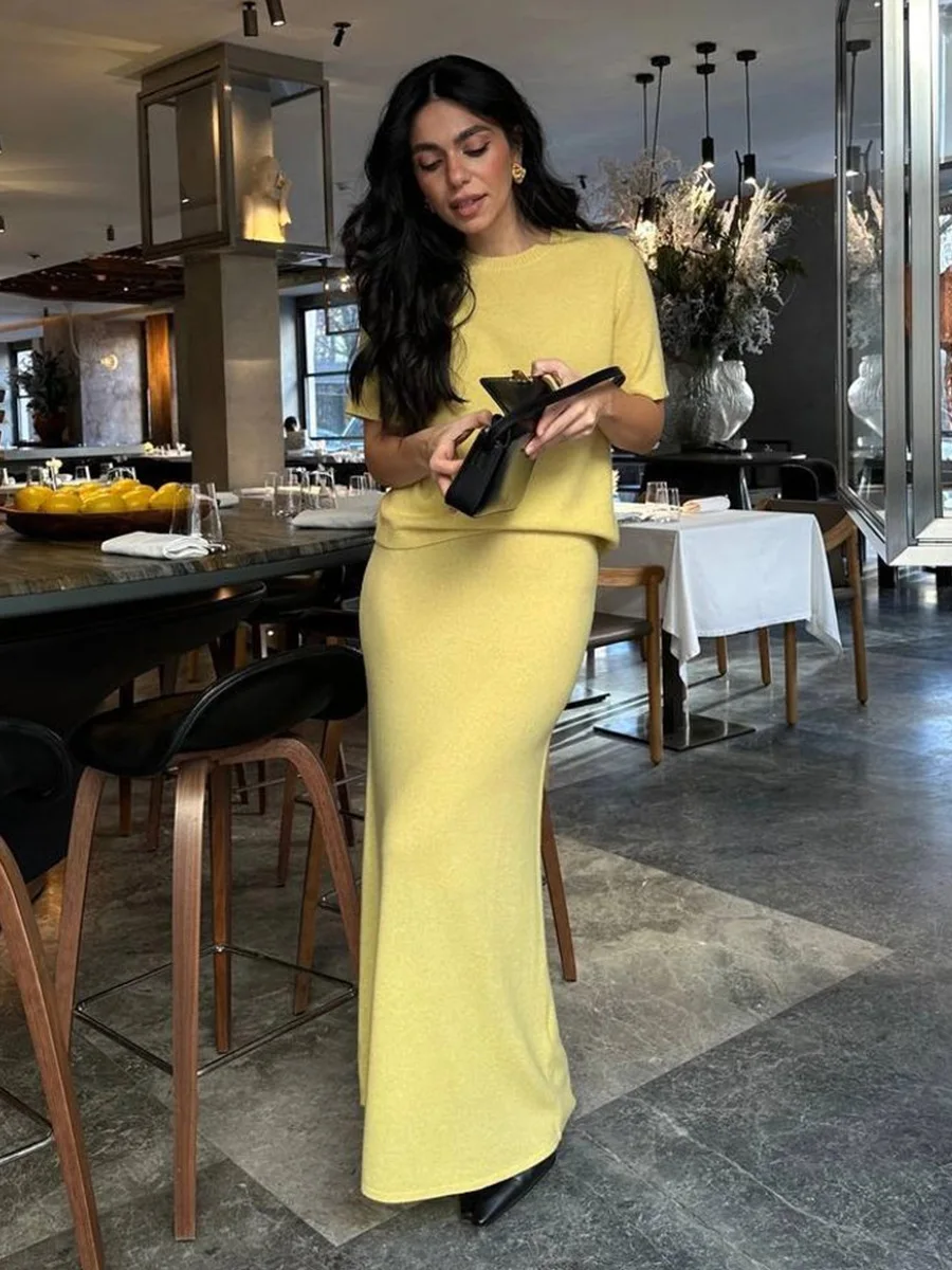 Bornladies 2025 New Summer Soft Knit Set Women Short Sleeve Pullover Top Skirt Solid Color Elegant Minimalist Two Piece Set