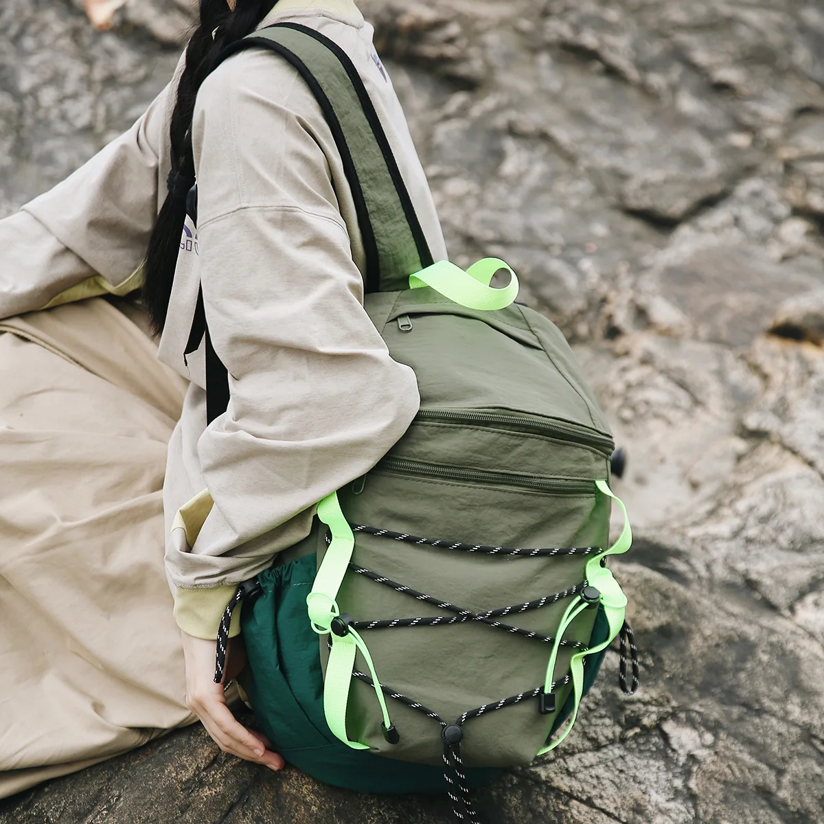 Outdoor Hiking Backpack for Women, Ultra-Lightweight Trekking Backpack for Men, Lightweight Sports Camping Backpack, Cycling Backpack for Couples, Student Small Backpack