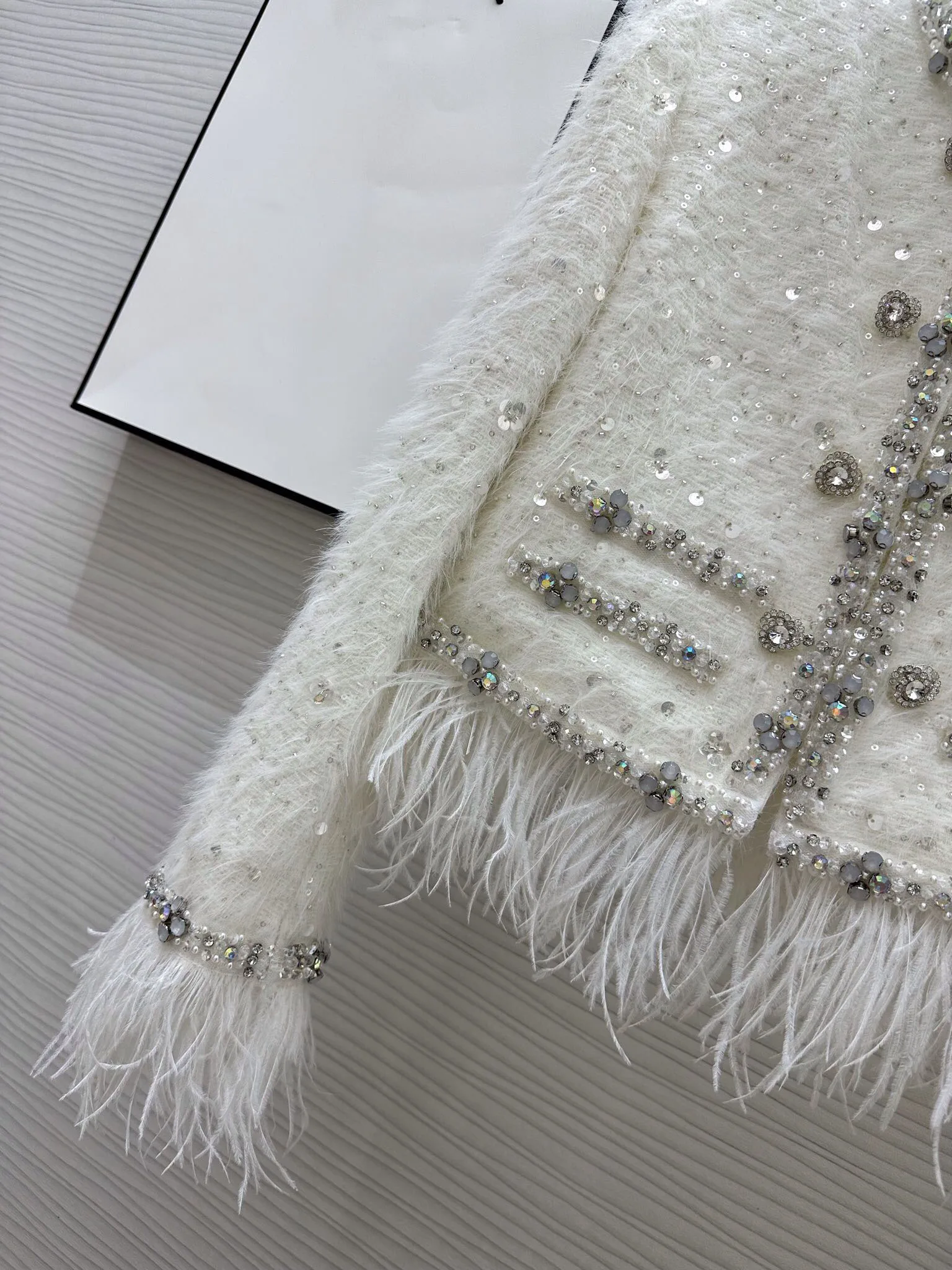 2024 Spring/Summer New Women's Wear Classic 3d Cutting round Neck Customized Vintage Weave Hem Feather Short Coat 0409
