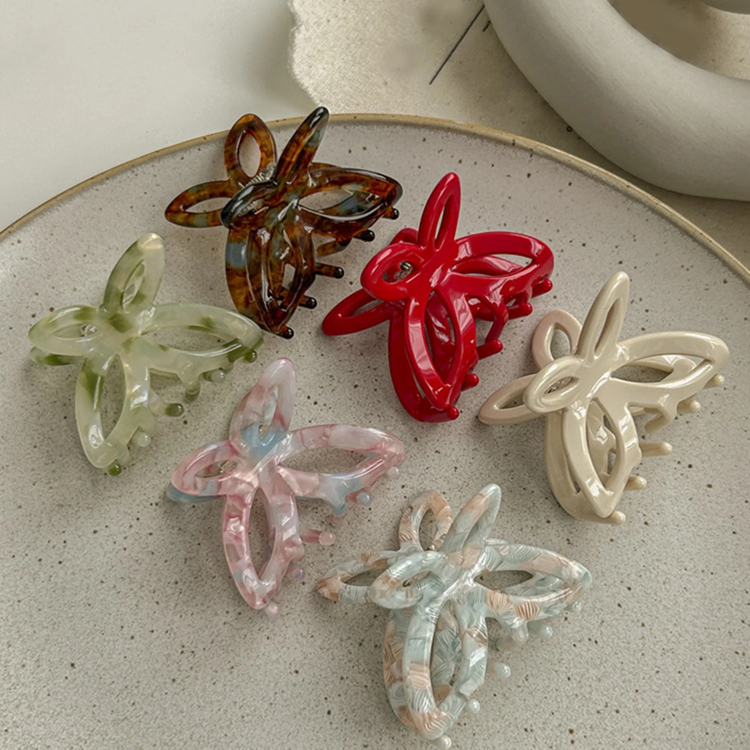 

1PC Elegant Acetate Hollow Butterfly Hair Claw Small Cute Animal Butterfly Barrettes Ponytail Holder Hair Clips For Women