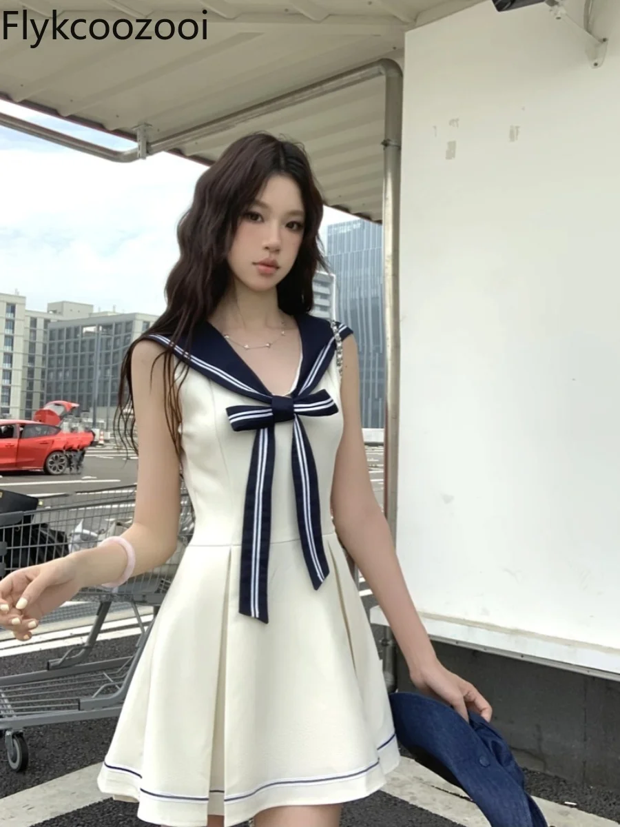 فستان على طراز الكلية بألوان متباينة وياقة كحلي بد...