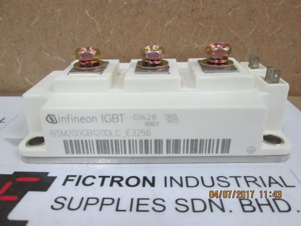 

Новый модуль BSM200GB120DLCE3256 EUPEC/INFINEON, 1 шт.