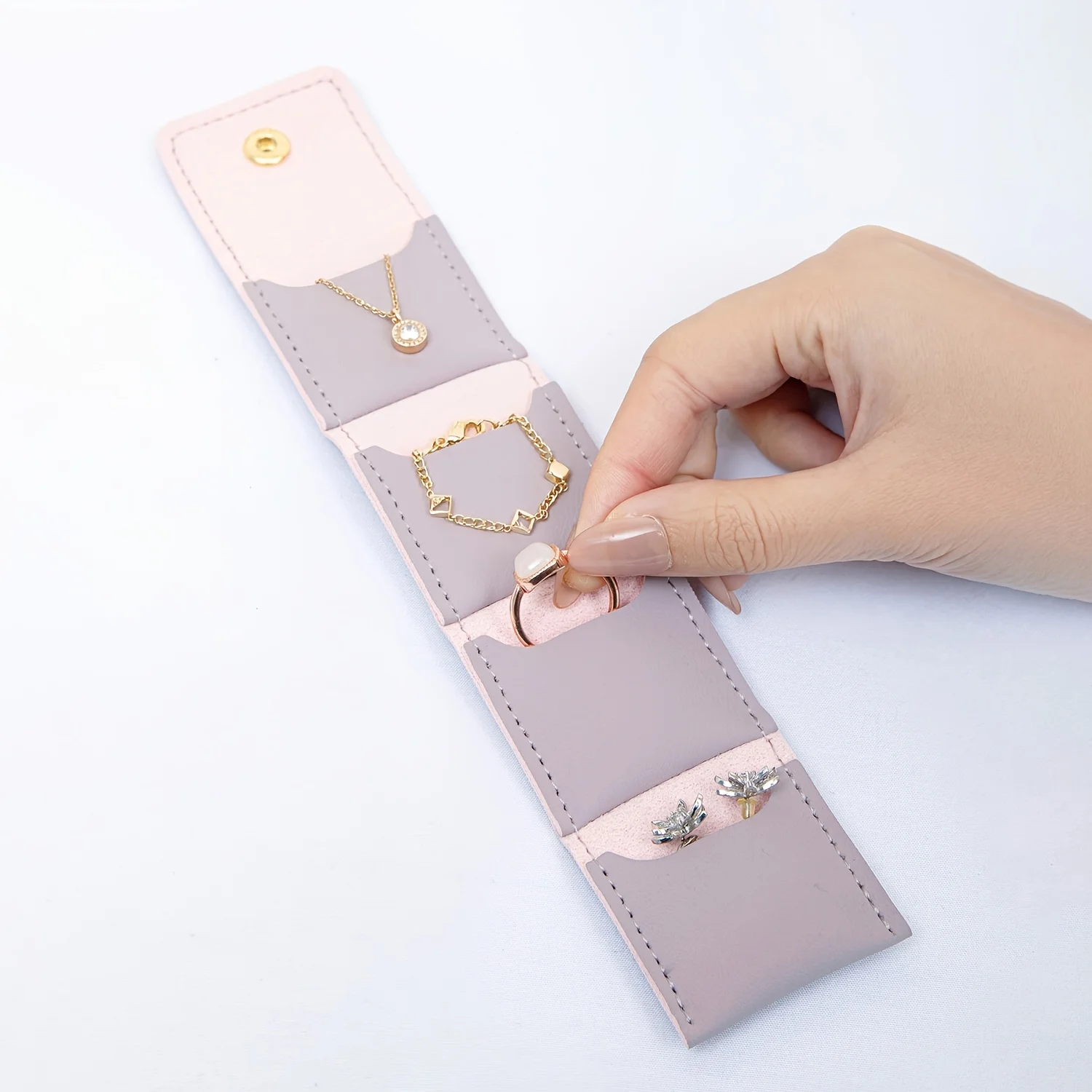 Compact Travel Jewelry Organizer Bag with Multiple Compartments