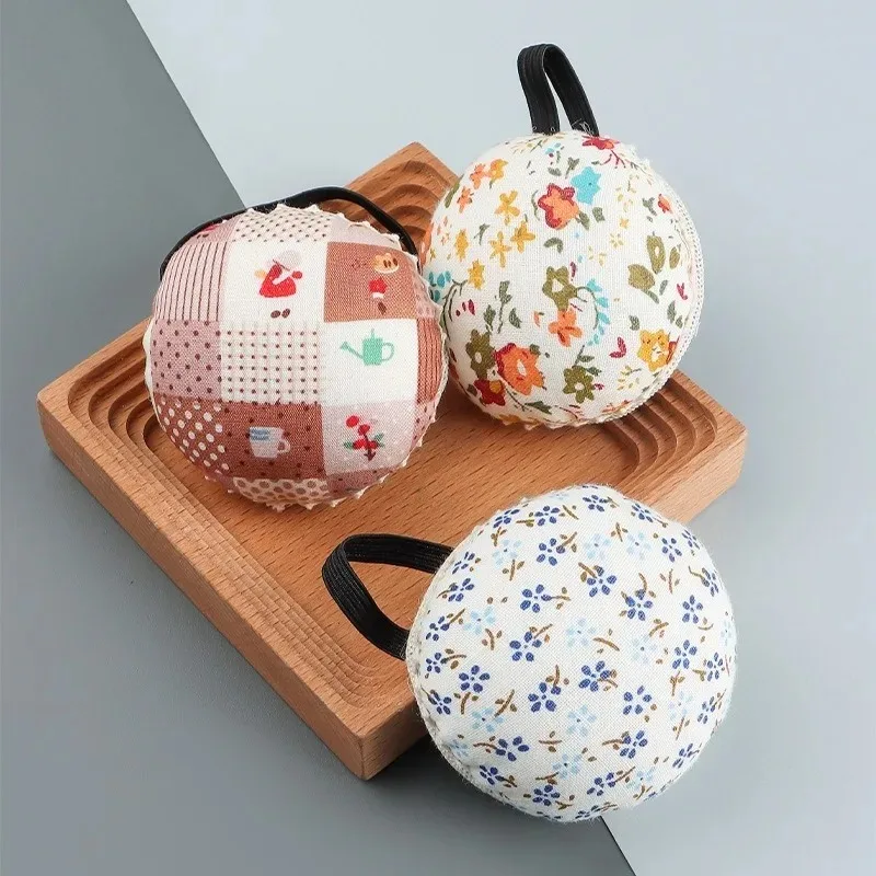 탄성 손목 벨트와 휴대용 바늘 Pincushions 스티치 핀 삽입기 바느질 바느질 액세서리에 대한 DIY 공예 도구