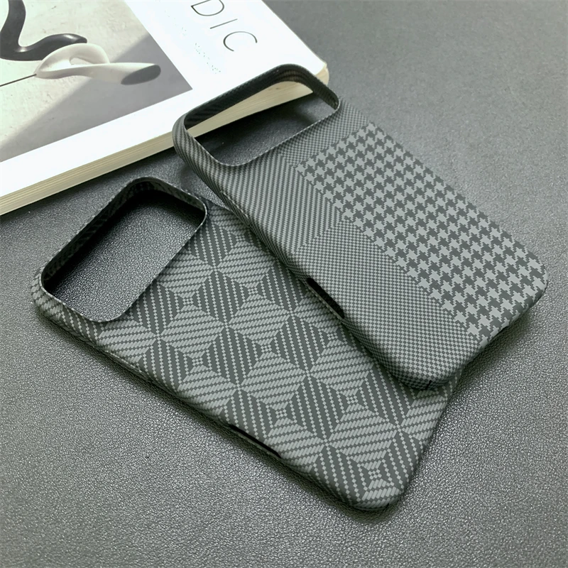 Luxury Slim Carbon Fiber Matte Case with Checkered Pattern and Contrast Color Bumper Cover