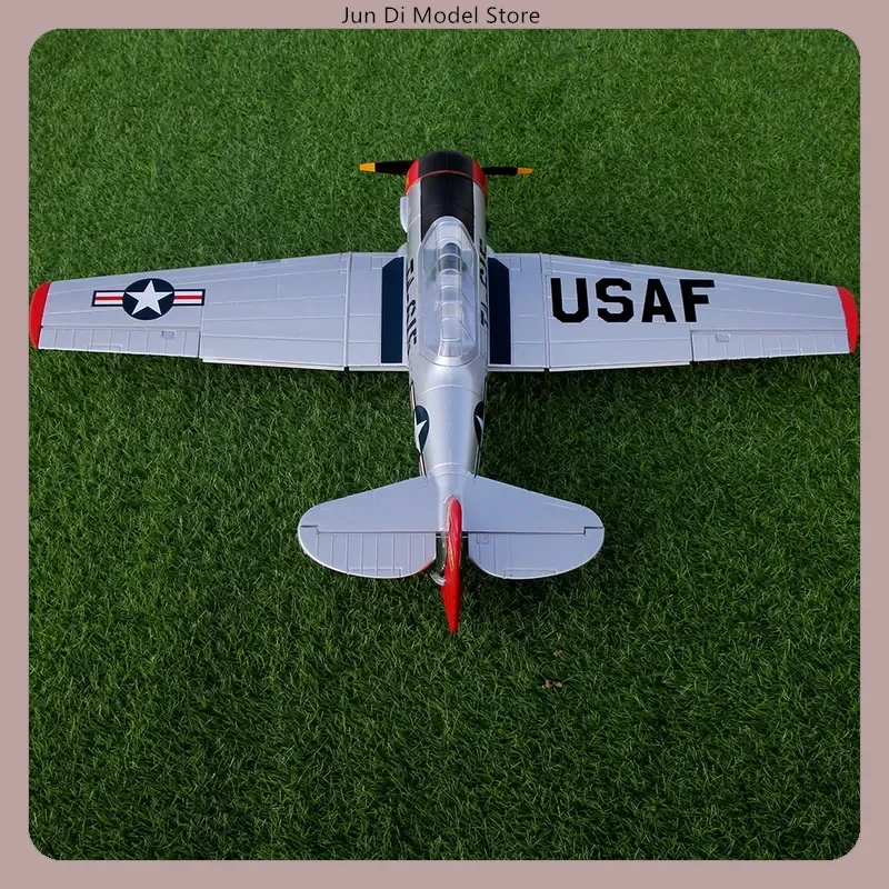 Détail du cockpit et des commandes du planeur télécommandé 2.4G - Achetez un Planeur RC Performant RTF ou PNP.