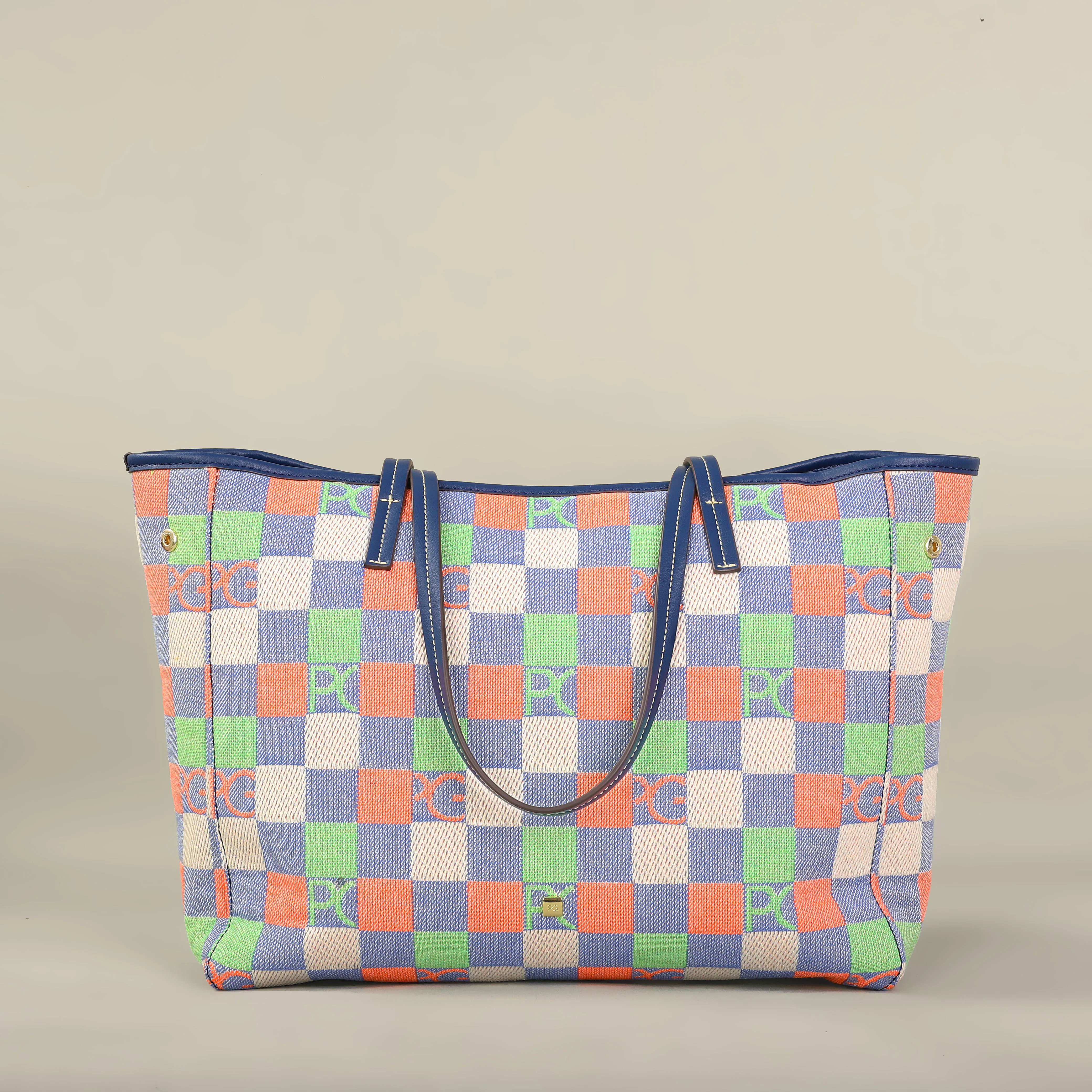 Fashion tote bag with geometric print
