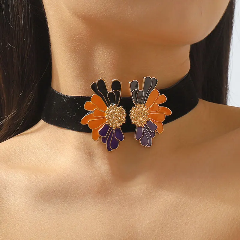 Gothic Punk Style Golden Symmetrical Flower Necklace Women's Fashion Club Party Wedding Black Velvet Choker Women's Jewelry 2023
