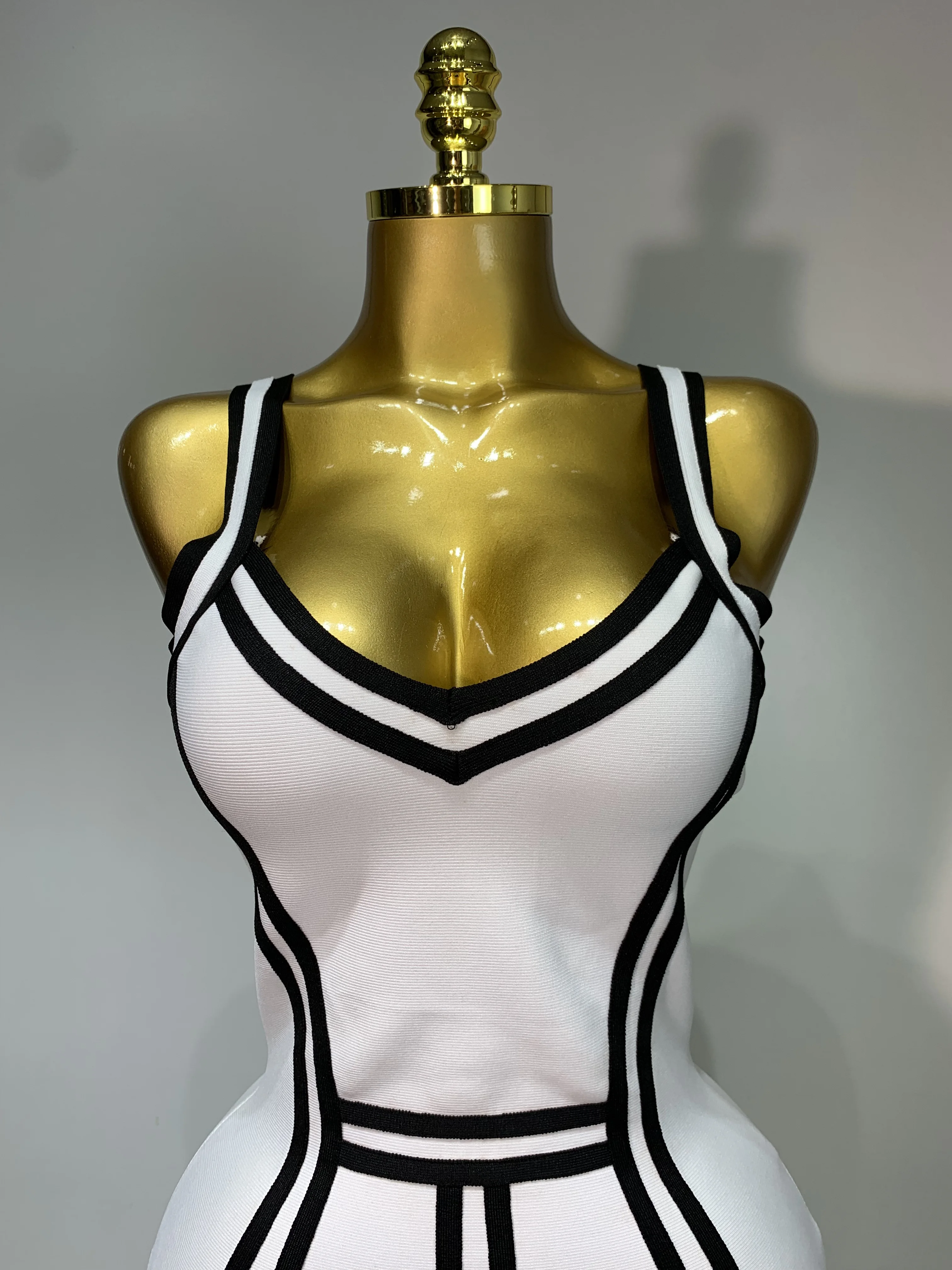 bra that you can wear with backless dress STITCHED BANDAGE GOWN – HERVÉ LÉGER main image 0