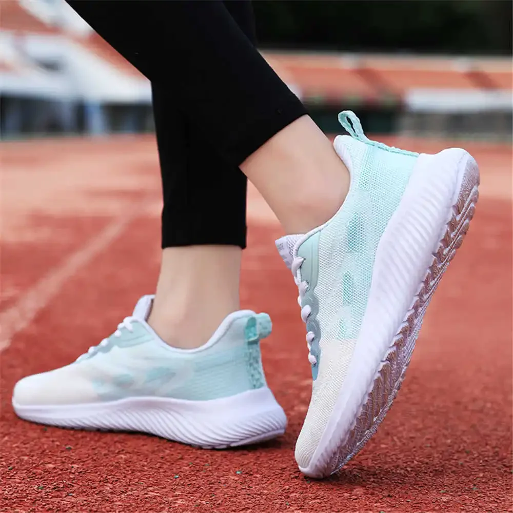 Big Size Super Lightweight Womens Sports Skateboarding Shoes For Women White Branded Sneakers Husband Festival Fashion
