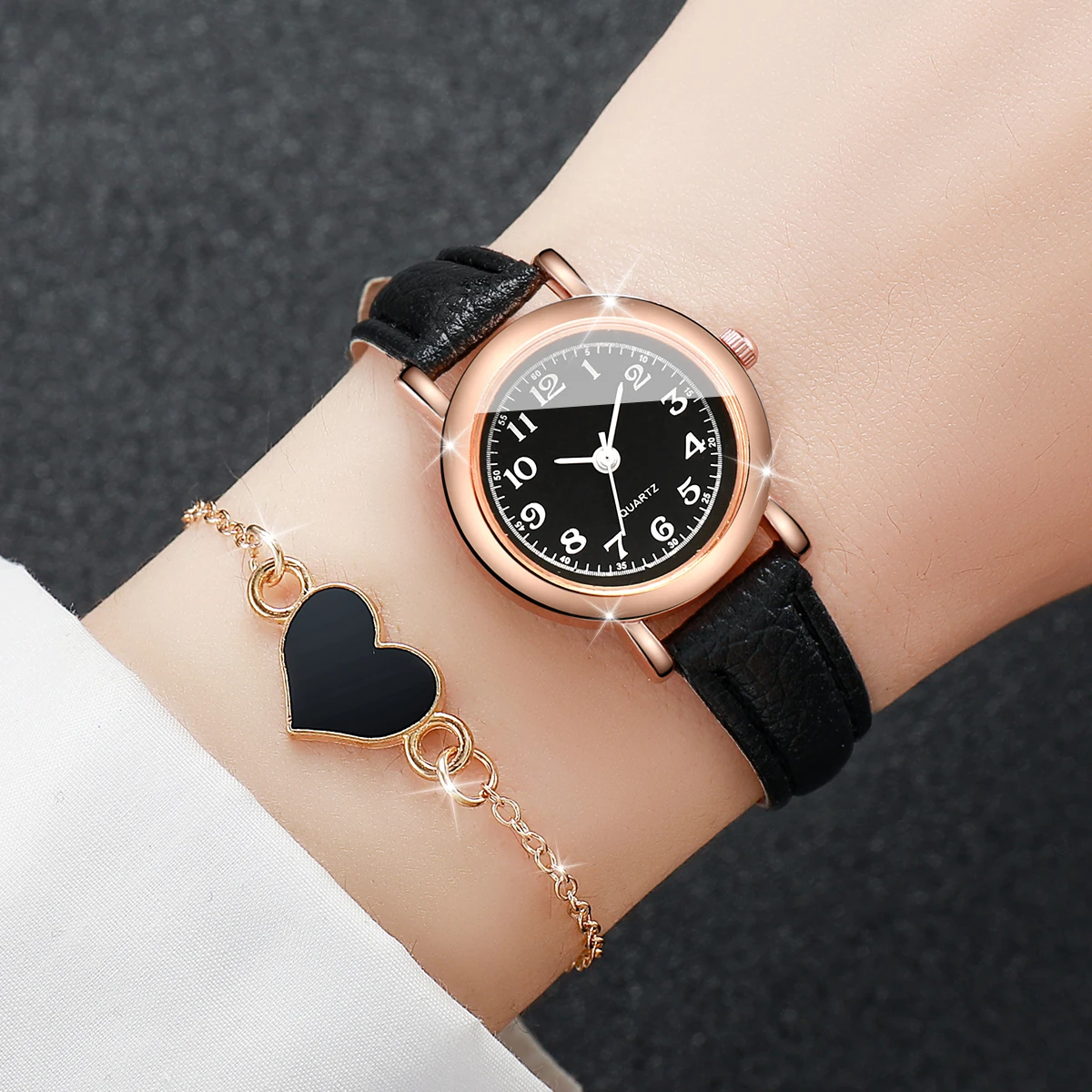 2PCS/Set Fashion Small Dial Women Watches Leather Band Quartz Watch Heart Bracelet Set（Without Box） 2