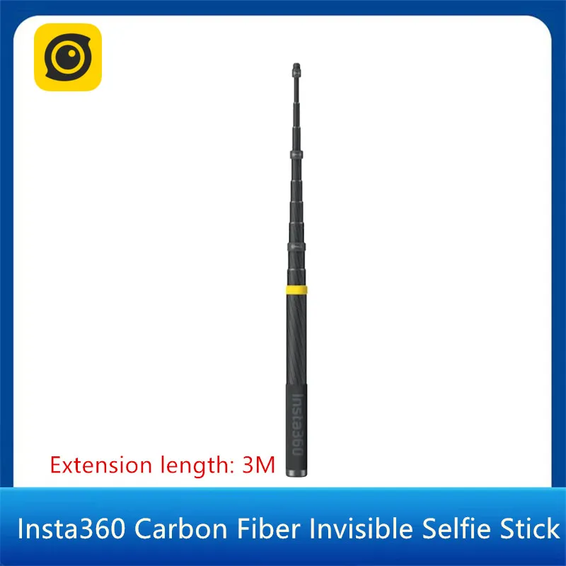 Perche téléscopique 3m rétractée tenue à la main, prête pour selfie ou action cam.