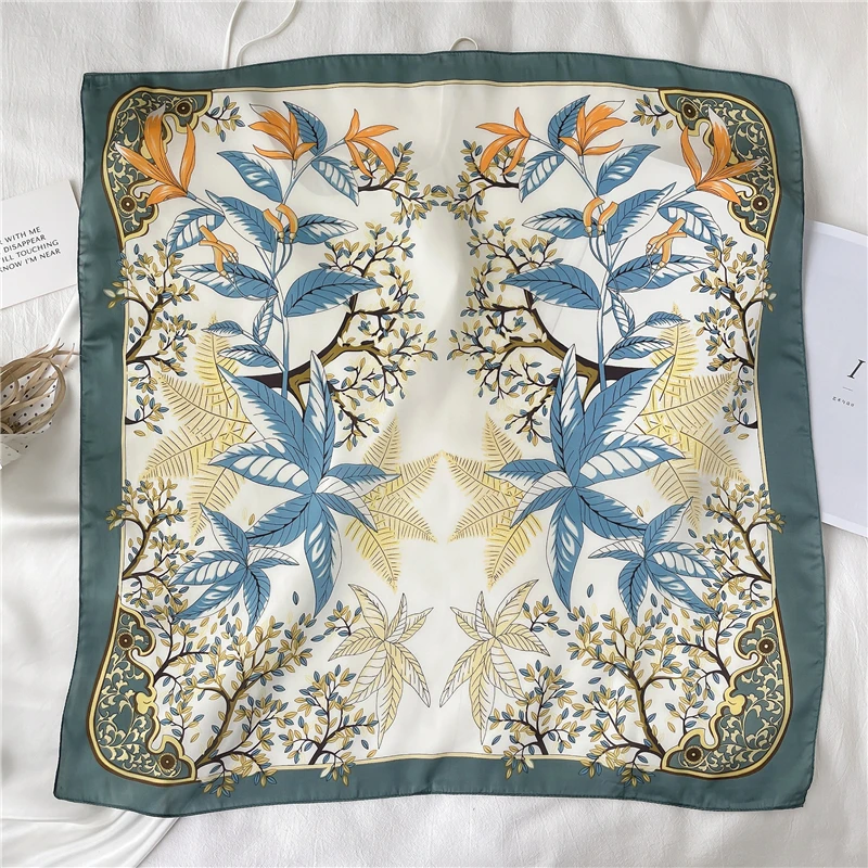 Рисунок 4 - Шелковый шарф для волос в полоску для женщин