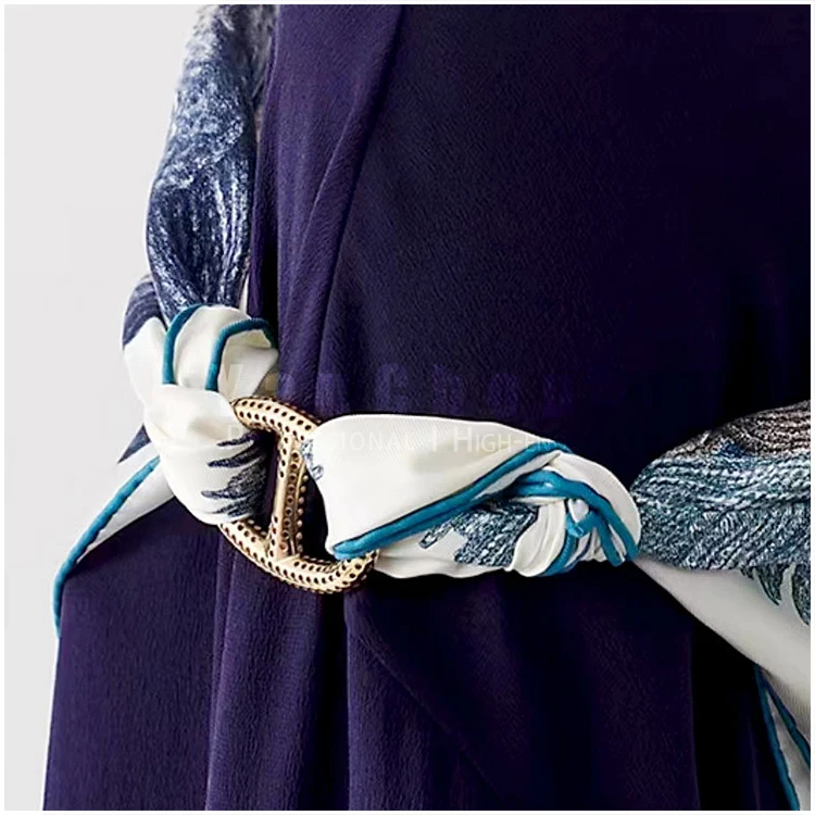 Рисунок 2 - Дизайнерские золотые шарфы с пряжкой