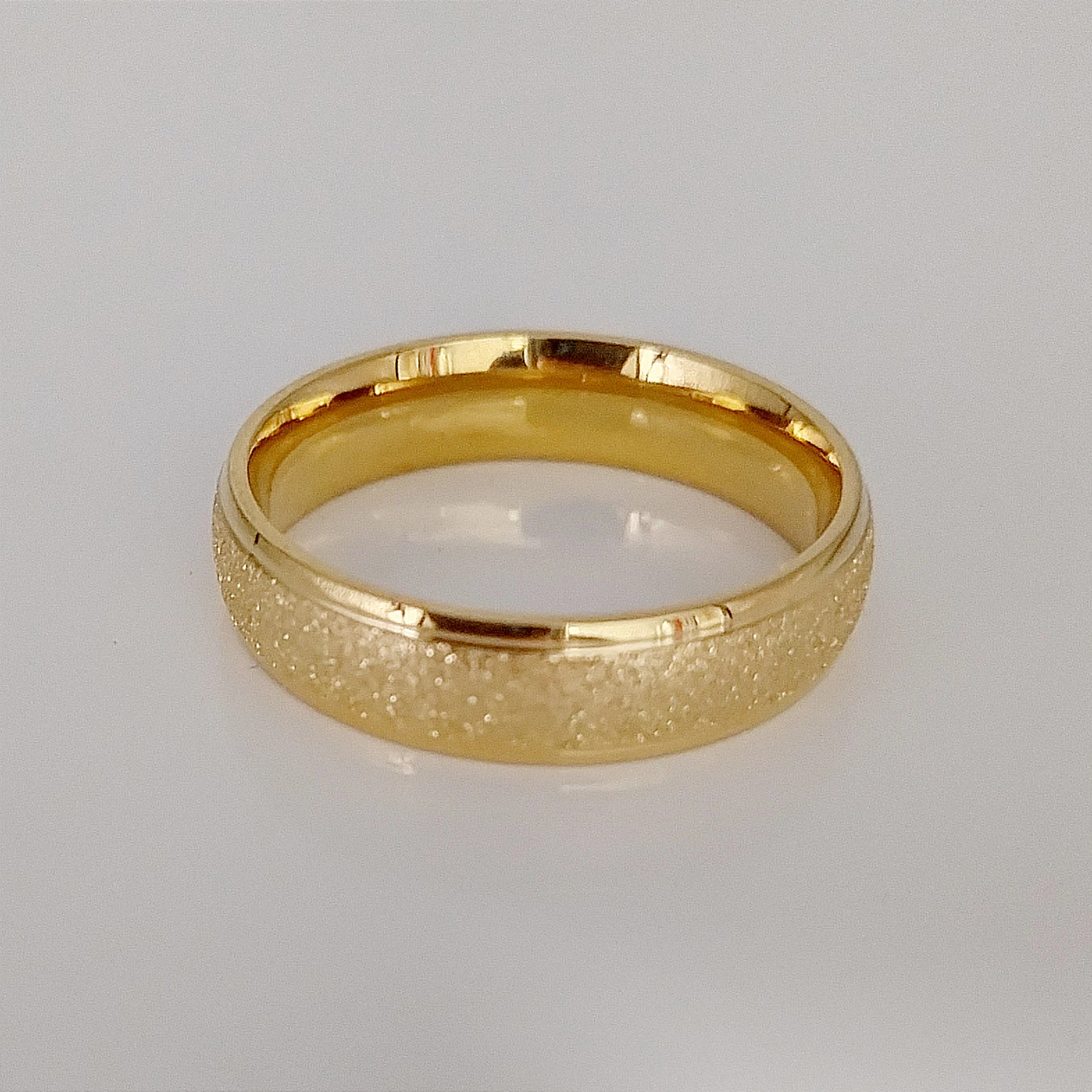 Wholesale Domed Love Wedding Rings For Men and Women Fashion Party costume 24 Gold Plated Stainless