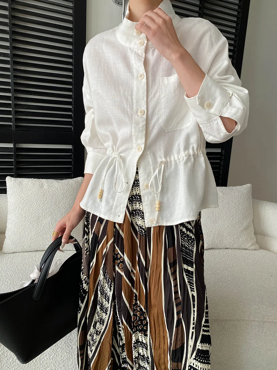 Frühlingshemdjacke für Damen in unifarbenem Design mit Kordelzug an der Taille, der einen eleganten und schlank machenden Look verleiht. – Detail 23