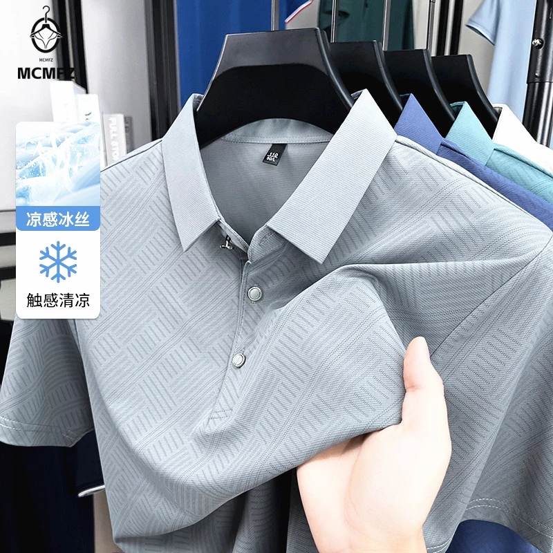 Polo casual da uomo a maniche corte con motivo geometrico in rilievo, colletto con bottoni, top estivo traspirante - immagine 4