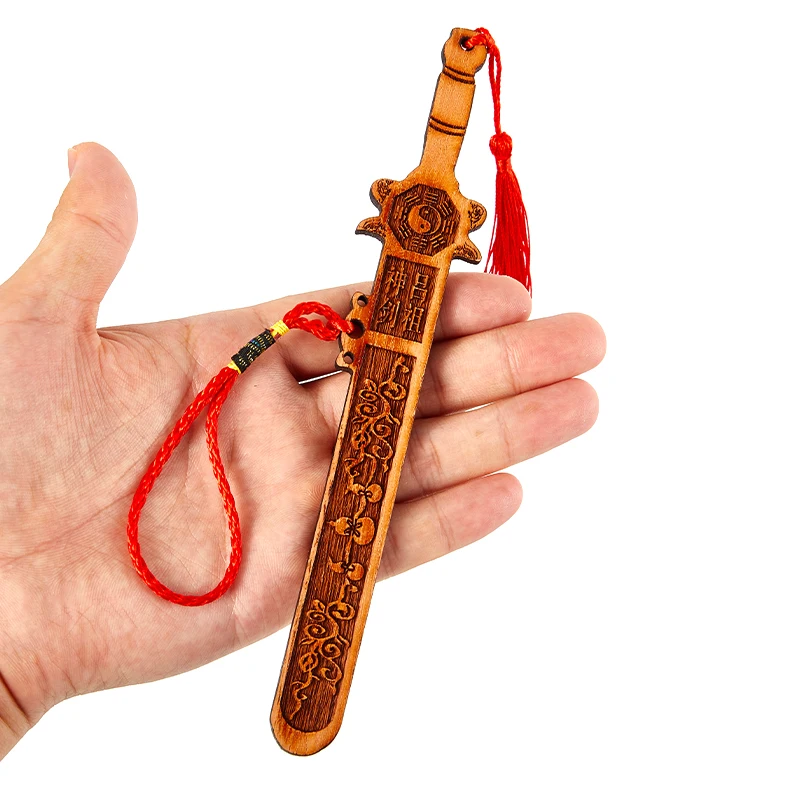 木製 刀　 手彫り装飾 パンクシャイ-8つの図,桃の彫刻が施された木製の刀の装飾,手工芸